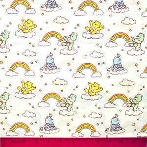 Uitverkoop!!!! VERZORGINGSBEREN STOF | Verkocht op halve meter! | Doorlopende snede! | 100% quiltkatoen | Grumpy Sunshine Wish Bear Rainbows White
