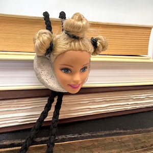 Beton-verzierter Barbie Kopf Bolokrawatte