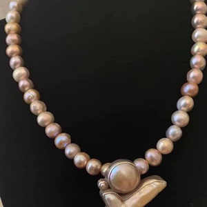 Beautiful Removable Mabe Pearl Pendant with Beige freshwater pearls necklace