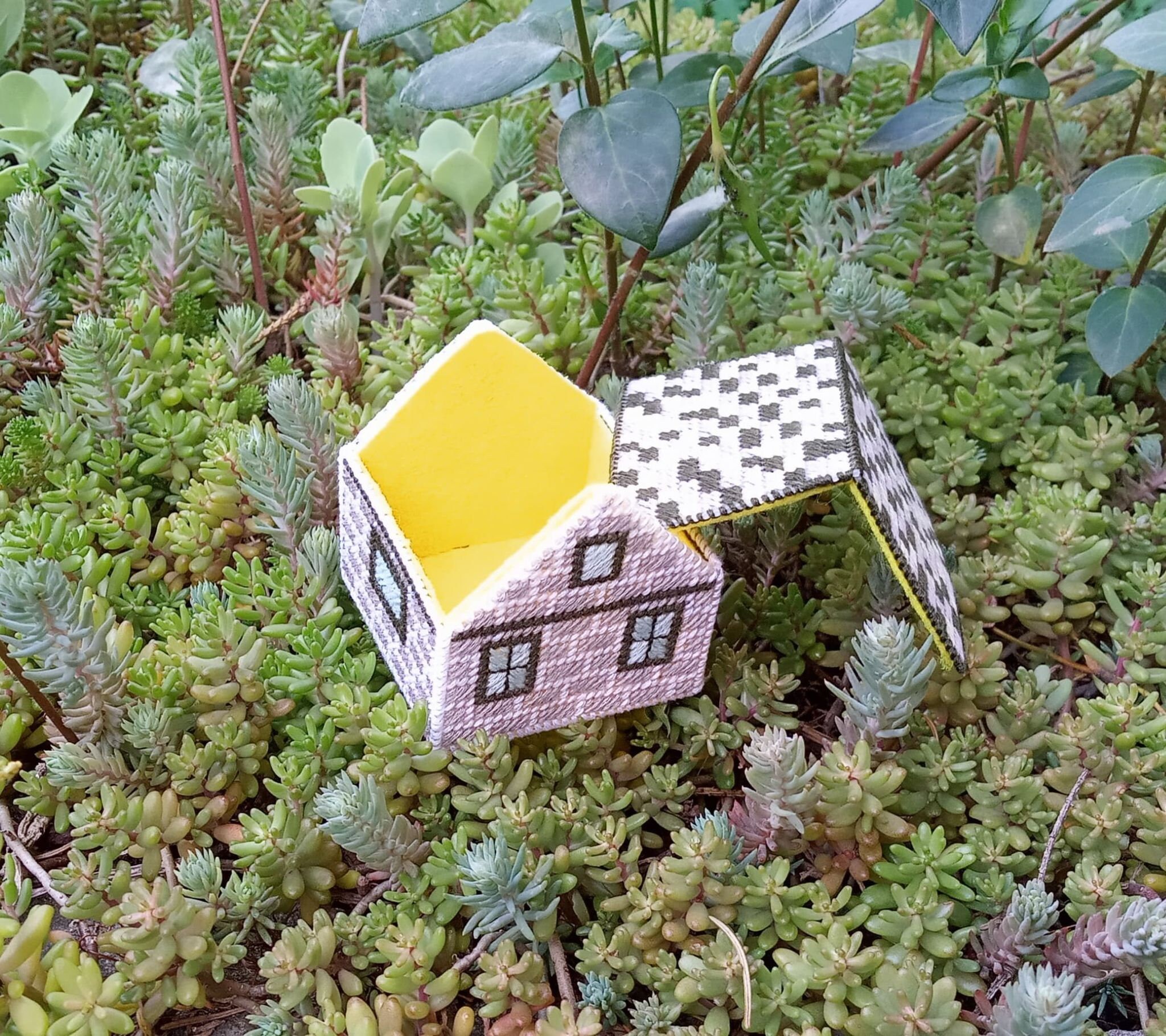 Plastic Canvas House Shaped Jewelry Box Pattern, Little Stone House PDF