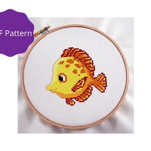 Padrão de ponto cruz de peixe amarelo bonito, ímã de geladeira de lona de plástico Padrão de PDF de peixe tropical, decoração fácil de berçário, gráfico de criaturas náuticas