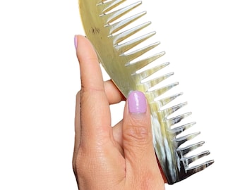 Pointy-tooth Horn Comb. Anti-static comb