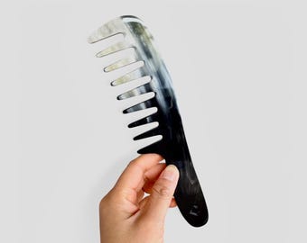 Handmade Buffalo Horn Wide Tooth Comb: Anti-Static Detangler