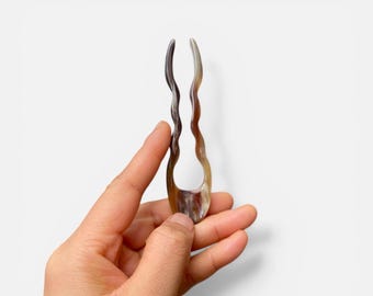 Mini haarvork van buffelhoorn – slanke tweepuntige pin voor fijn haar