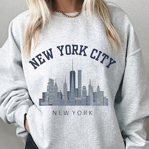 Unisex New York City Crewneck Sweatshirt, Womens NYC Gift Skyline Pullover
