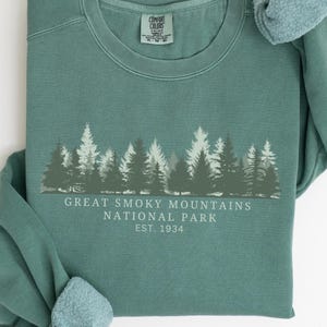 Great Smoky Mountains National Park Comfort Colors® Crewneck Sweatshirt Gift, Garment Dyed Pullover Souvenir