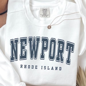 Sudadera playera de cuello redondo Comfort Colors® de Newport, Rhode Island, regalo de orgullo estatal