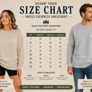 K&ouml;nnte beinhalten: Eine Gr&ouml;&szlig;entabelle f&uuml;r das Gildan 18000 Unisex-Sweatshirt mit Rundhalsausschnitt, die Breiten-, L&auml;ngen- und &Auml;rmelma&szlig;e in Zoll f&uuml;r die Gr&ouml;&szlig;en S bis 5XL enth&auml;lt. Die Tabelle enth&auml;lt Anweisungen zum Messen von Breite, L&auml;nge und &Auml;rmell&auml;nge.
