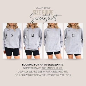 Puede incluir: Gu&iacute;a de tallas para una sudadera gris Gildan 18000, que muestra medidas para las tallas S, M, L y XL. La imagen incluye el texto &laquo;&iquest;Buscas un ajuste oversize?&raquo; y proporciona recomendaciones de tallas.