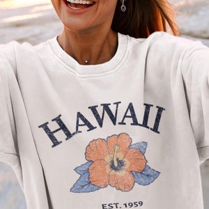 Hawaii Sweatshirt, Hibiscus Flower Shirt, Honolulu Crewneck, Hawaii Souvenir, Hawaii Gifts, Hawaii Vacation Pullover