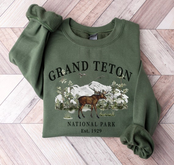 Grand Teton National Park Moose Sweatshirt, Wyoming Crewneck Unisex Pullover Shirt Gift