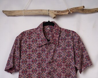 Chemise manche courte 100% coton à motif vintage, ornements floraux