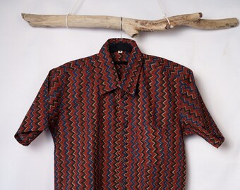 Chemise manche courte 100% coton à motif vintage bariolé, imprimé au bloc