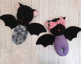 Patrón de costura y tutorial de peluche de murciélago bebé.