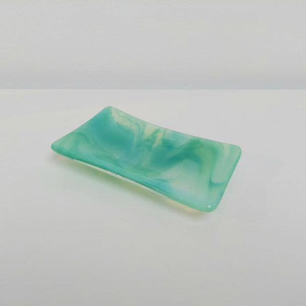 Kunst-Seifenschale aus grünem Glas, handgefertigte, handgefertigte Schmuckschale aus opalgrünem und blaugrünem Glas, natürliches Badezimmerdekor, Rydal Water Collection