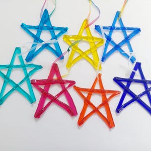 Handgefertigter Glasstern als Weihnachtsbaumschmuck