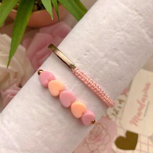 Bracelet en fils pour femme, avec cœurs pastel image 5