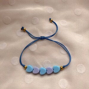 Bracelet en fils pour femme, avec cœurs pastel image 7