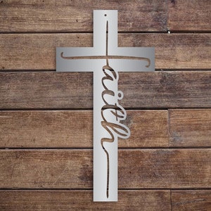 Peut inclure: Une croix en m&eacute;tal argent&eacute; avec le mot "foi" &eacute;crit en cursive sur la poutre verticale.