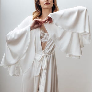 Bridal robe with bell sleeves, White Ivory bridal robe, Silk luxury bridal robe, Long romantic bridal robe, Wedding getting ready outfit, Long sleeve bridal robe, Wedding dressing gown