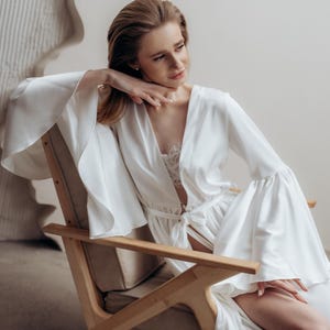 Bridal robe with bell sleeves, White Ivory bridal robe, Silk luxury bridal robe, Long romantic bridal robe, Wedding getting ready outfit, Long sleeve bridal robe, Wedding dressing gown