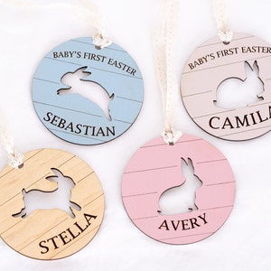 Personalisierte Babyhasen-Osterkörbchenanhänger, Babys erste Osterdekoration, pastellfarbene Bauernhaus-Namensschilder, Osterkörbchen-Geschenk für Baby