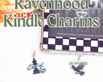 Ciondoli Kindle, ciondoli per telefono, merchandising di Kate Stewart, accessori Kindle, ciondoli USB per e-reader e prodotti con licenza ufficiale di The Ravenhood. Dom Tobias Sean