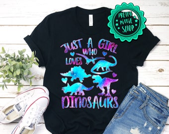 Koszulka Just A Girl Who Loves Dinosaurs, Koszulka Just a Girl Who Loves Dinosaurs, Koszulka Dinozaur, Koszulka Miłośnik Dinozaurów, Prezent Dla Miłośnika Dino, Miłość Dino