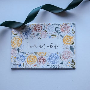 Ich bin NICHT allein Floral A6 Postkarte Drucken