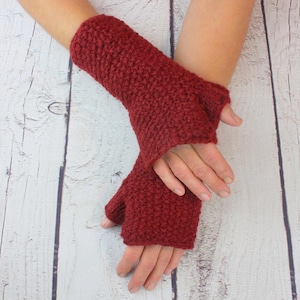 Arm warmers with a great knitted pattern made of wool – wrist warmers for men – cuffs available as a set – hand warmers for cold days