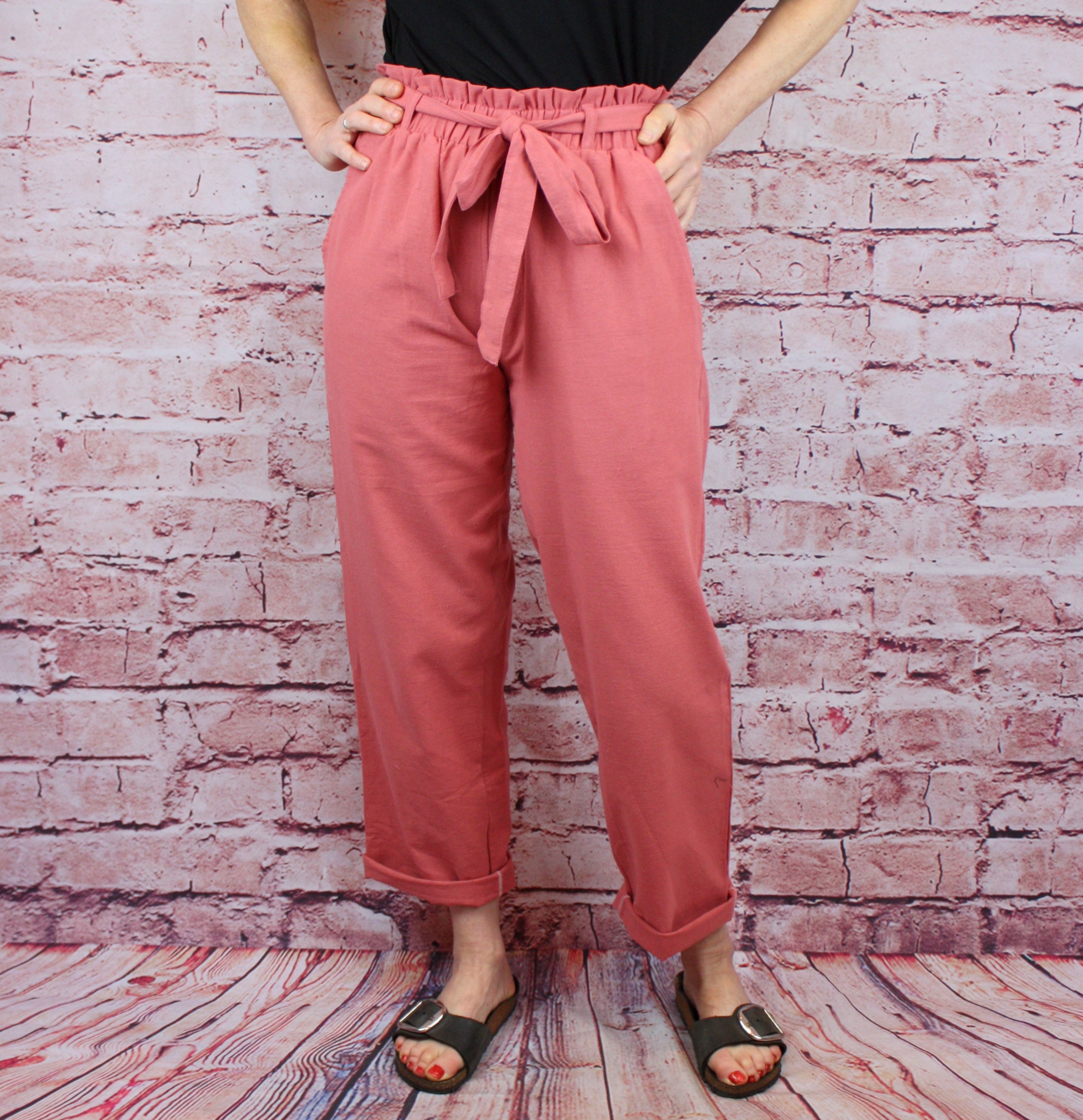 Carrot pants with belt