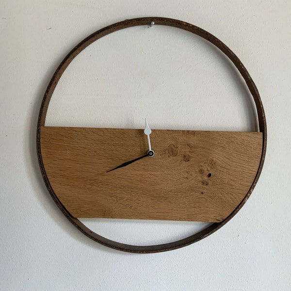 Horloge murale contemporaine en bois de chêne décorative