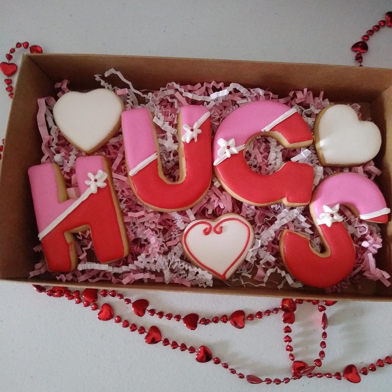Valentine's Day Entertaining and Gifts - Home Noon 39 - Chandeliers in Dxb, UAE Hugs Cookie Hug Gift Set Valentine's Day Gift for Her image 0