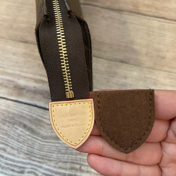 Toiletry Pouch 26 | 19 | 15 Leather Tab Protector | Zipper Tail