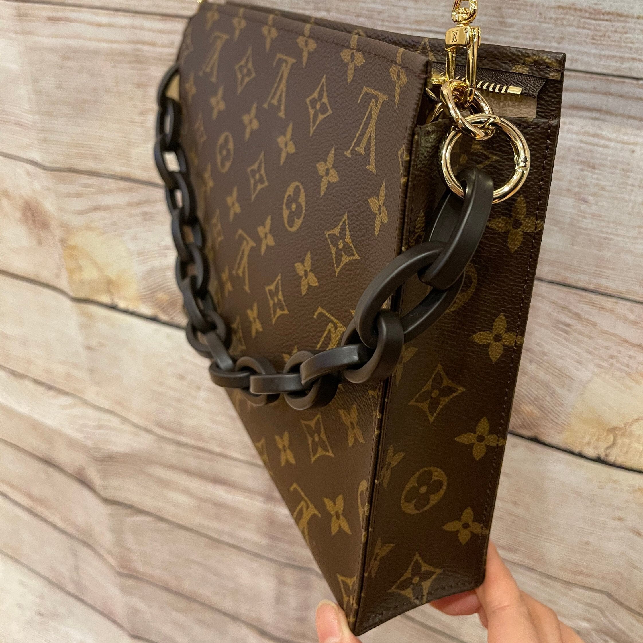 lv pouch on chain