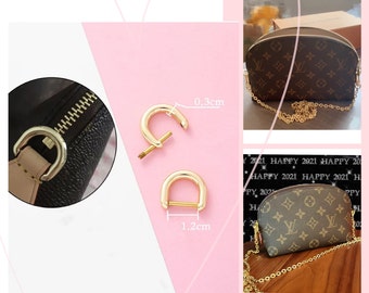 How To Transform the Louis Vuitton Cosmetic Pouch Into a Mini Bag*