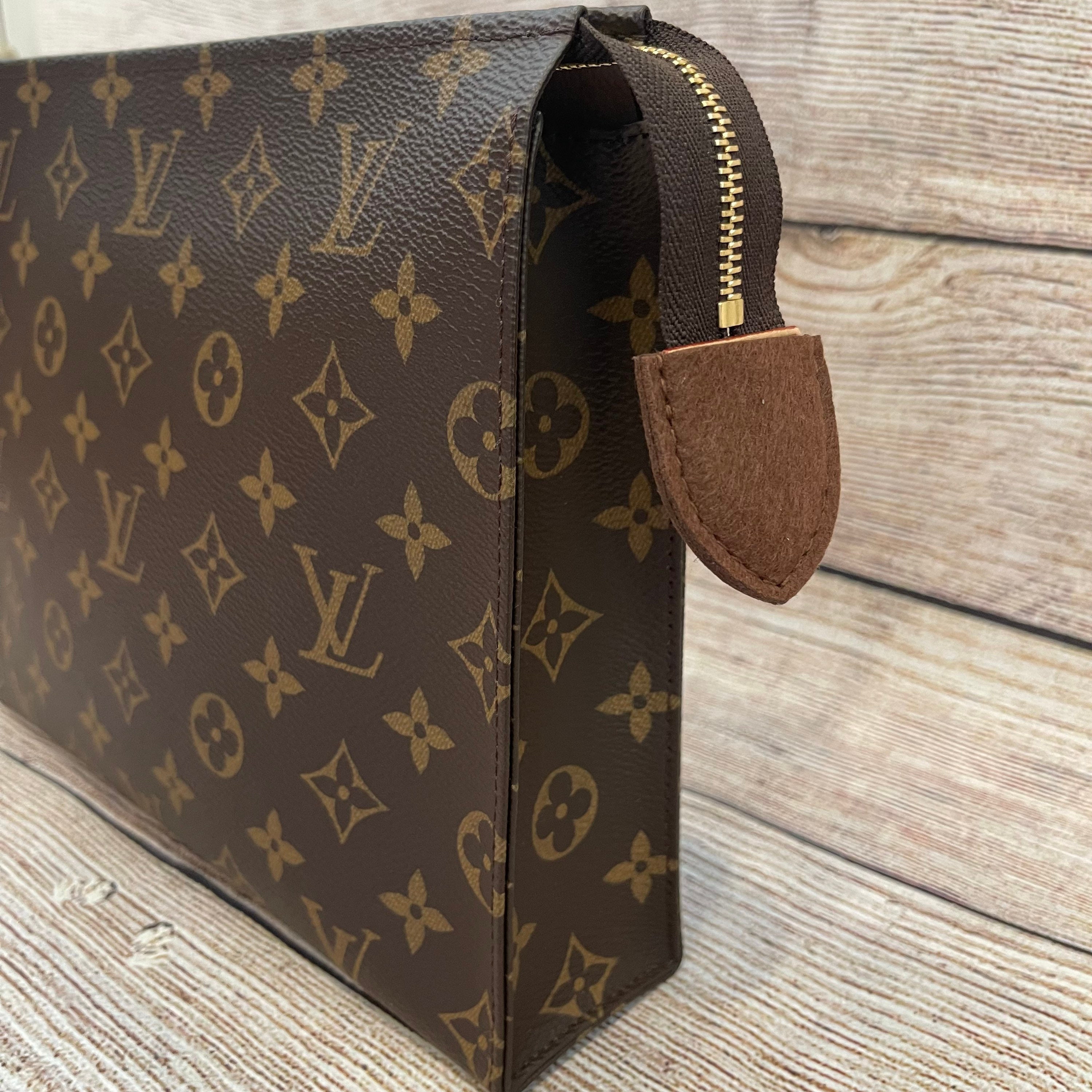 Toiletry Pouch 26 | 19 | 15 Leather Tab Protector | Zipper Tail