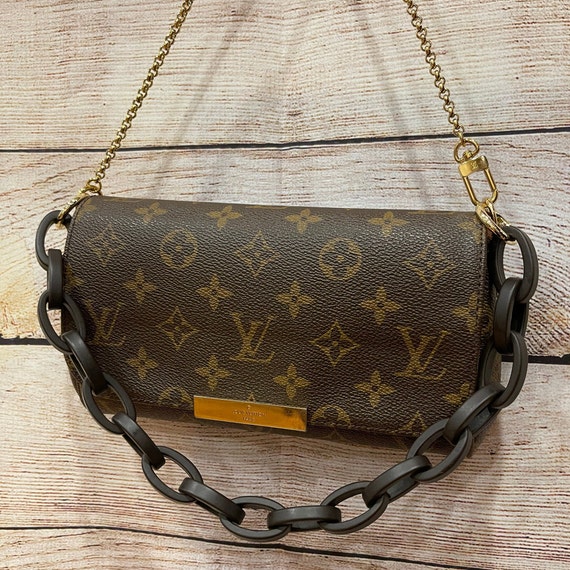Louis Vuitton Toiletry Pouch On Chain - Neutrals Cosmetic Bags
