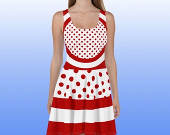 Puede incluir: Un vestido blanco y rojo sin mangas con un patrón circular de lunares rojos. El vestido tiene una franja blanca en la parte inferior y una franja roja por encima.