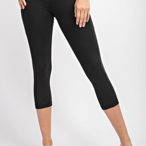 Super Soft Capri Solid Yoga Leggings with Side Pockets