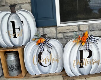 Calabaza de madera personalizada para decoración de otoño, calabaza rústica, decoraciones de porche de otoño, decoración exterior de Acción de Gracias, letrero de bienvenida con nombre de familia, calabaza