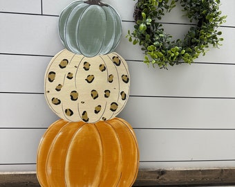 Letrero de puerta de calabaza con estampado de guepardo apilado, calabaza de granja, decoración de otoño para exteriores, pintura de otoño, chimenea, calabazas de madera, calabaza de madera de otoño