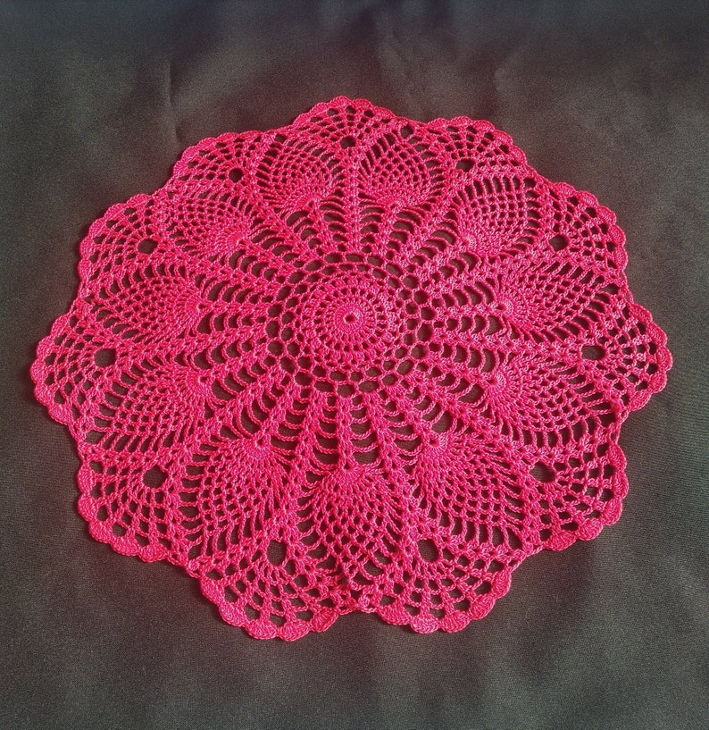 Beautiful Vintage Handmade Crochet Christmas Red Green White Round Doily