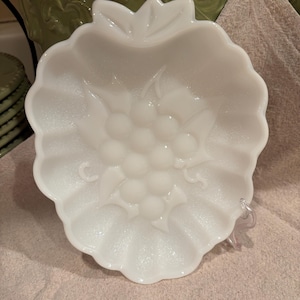 Hazel Atlas Milk glass Grape Dish - Plate vintage