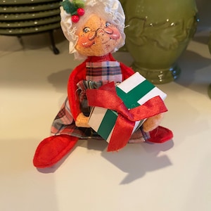 Collectible Vintage Annalee Mini Mrs Claus with Package -1981