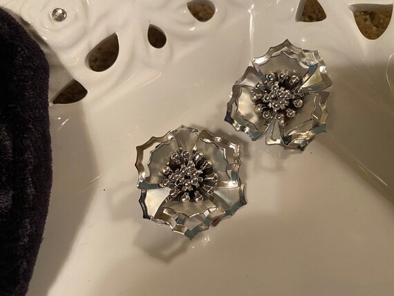 Silver Flower Set - Earring Set & Pin - image 4