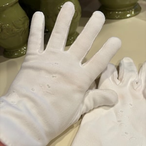 Ladies Vintage Dress Gloves - White with Embroidery