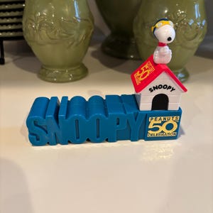Vintage Snoopy Magnetic Dog House Toy - Wendy&#39;s Toy - 50th Anniversary