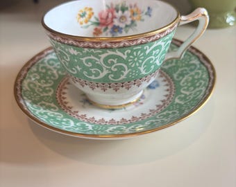 Filiżanka do herbaty i spodek w stylu vintage z motywem kwiatowym w stylu Staffordshire – Anglia
