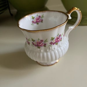 Elizabethan Fine Bone Vintage Floral Vintage Teacup England